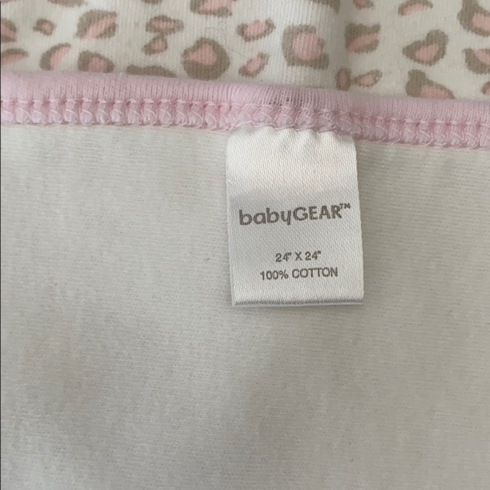 Bundle up with two blankets - Picture 6 of 10